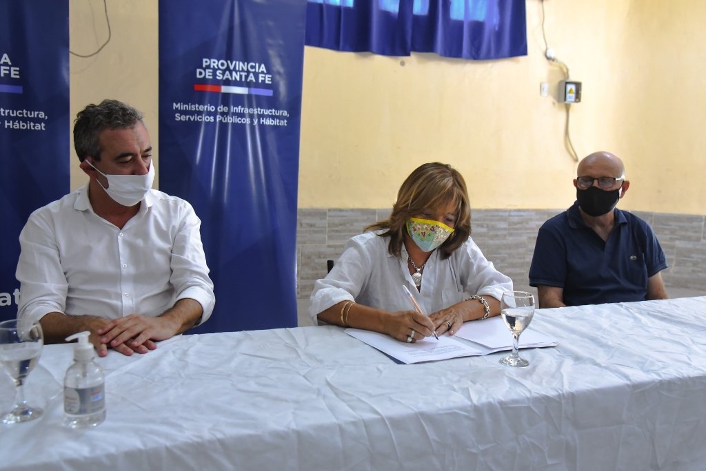 El programa tiene como objetivo fortalecer el trabajo de aquellas instituciones que realicen tareas de acción comunitaria y acompañamiento barrial. En la foto: Javkin