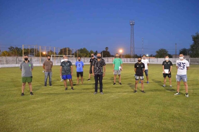 La pasada semana se presentó en el estadio al grupo de trabajo encargado de llevar a cabo el proyecto futbolístico a partir de este 2021. El plantel superior estará nuevamente a cargo del DT Sergio Bodoira