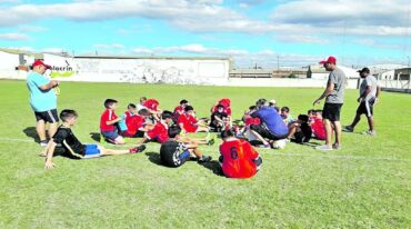 Captación de talentos que hizo Argentinos Junior hace un tiempo en el club Nébel.