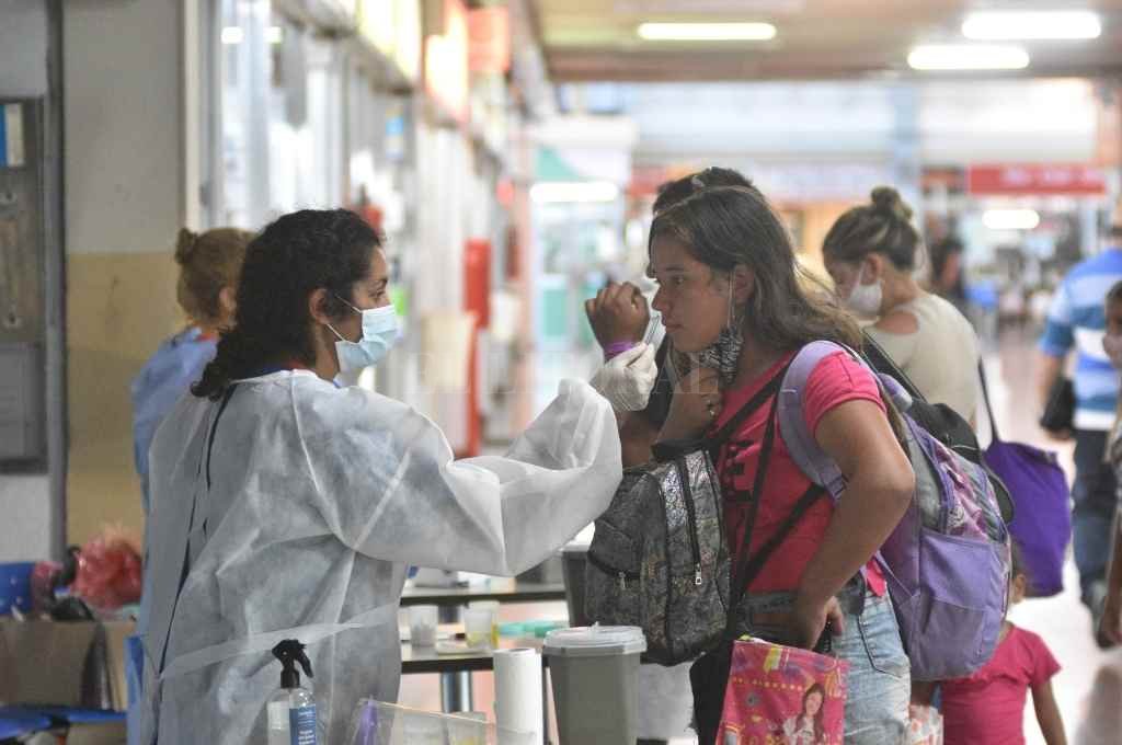 Este lunes se realizaron controles de anosmia en estación de micros de la ciudad. "Hay buena predisposición de los viajeros"