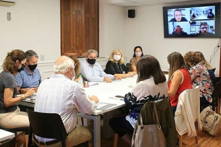 Lifschitz con gran parte de la bancada socialista reunidos en la Cámara de Diputados. Blanco
