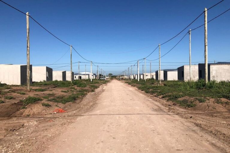 Las viviendas están ubicadas en calles Juan Báez