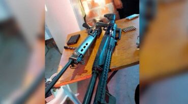 Entre otras armas
