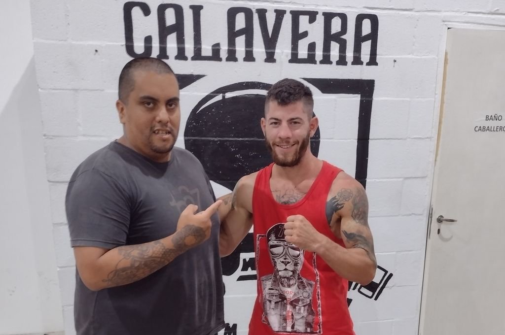 El entrenador Marcos Moyano y su pupilo Emanuel Bergara. El festival comenzará a las 13 de este domingo 7 de febrero. Víctor Ludi