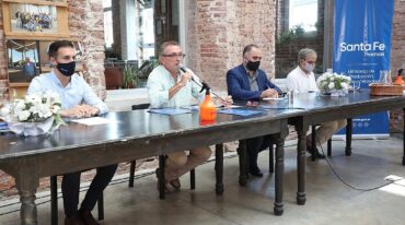 El ministro Costamagna presidió el encuentro que busca organizar y potenciar la fuerte presencia de cooperativas y mutuales en todo el territorio de la provincia.  Gentileza