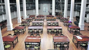 La Biblioteca Argentina Dr. Juan Álvarez es la más importante de la ciudad de Rosario y de la provincia de Santa Fe. Su colección cuenta con 200.000 libros que se pueden consultar en un catálogo on-line. Gentileza