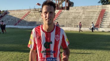 Damián Schvindt ingresó en el complemento y le aportó dos goles a la victoria de Atlético Paraná. Victor Ludi