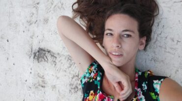 Cecilia de Michele es entrerriana pero reside en Rosario y desde allí nos presenta este poemario de singular registro. Gentileza.