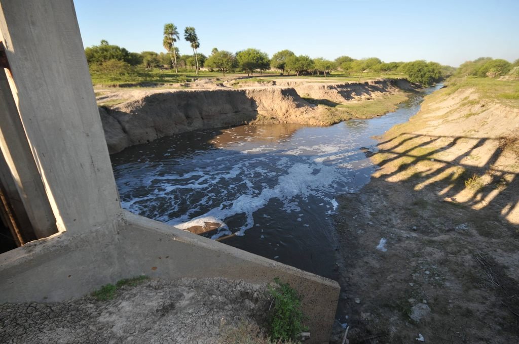 Regulador en el canal Línea Paraná