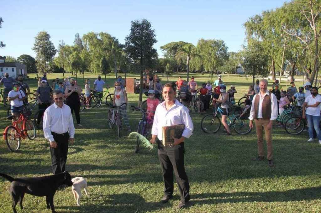 En cada parada del Bicitur se explicó a los presentes el motivo de visitar el lugar. Gentileza