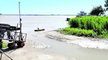 El Paraná tuvo un marcado descenso que dejó inhabilitados los ingresos en el dique del Puerto Nuevo.