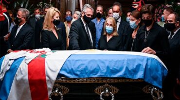 El velatorio del expresidente Carlos Menem se realiza en el Salón Azul del Senado de la Nación.