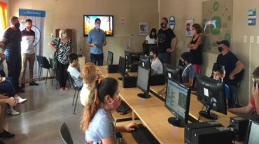El curso de programación atrajo la atención de los chicos.