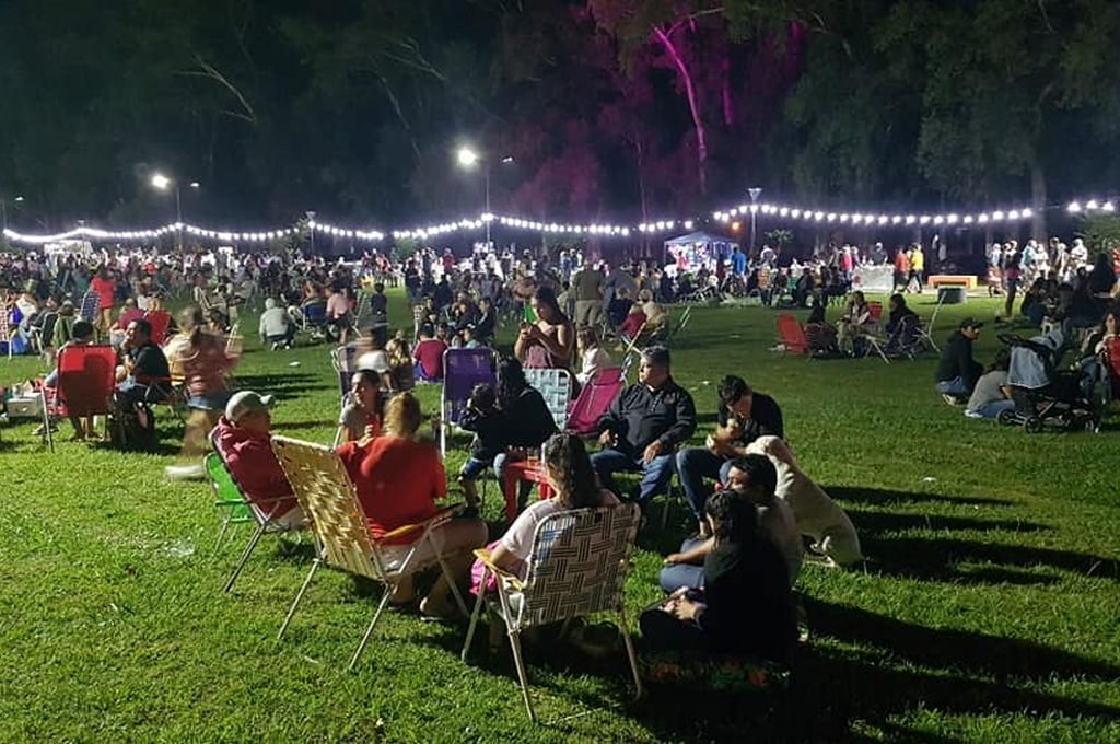 El público asistió en gran número a los carnavales de María Susana. Mirador Provincial