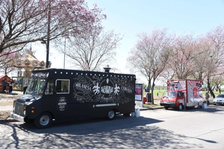 La utilización que hacen los privados de estos ambientes desde hace años viene siendo "excesiva" para algunos sectores. Desde la Cámara de Food Trucks resaltaron que ya tienen una regulación vigente para su funcionamiento. Archivo.