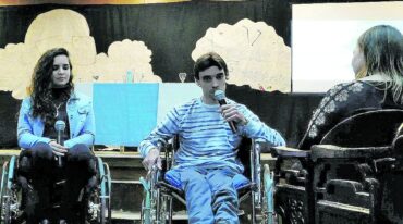 Sebastián Aab disertando en una jornada sobre inclusión organizada por el Instituto Superior de Formación Docente.