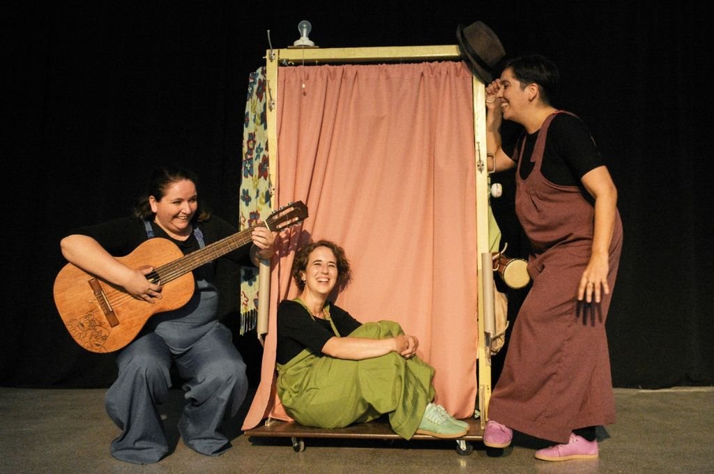 El colectivo teatral conjuga una serie de propuestas que funcionan como espectáculos