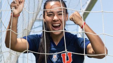 La futbolista concordiense Yael Oviedo continúa su carrera en Chile.