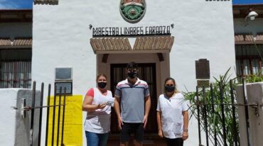 Ayrton Londero entregó el dinero recaudado a partir del bono contribución en la Escuela N° 57 'Linares Cardozo'. Prensa Ayrton Londero