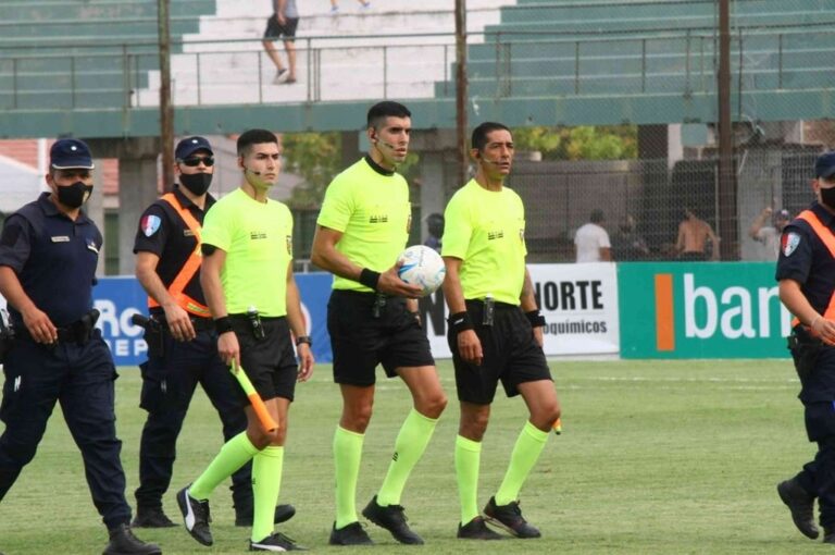 La terna de la polémica. Un arbitraje que muestra la decadencia del fútbol del interior. Marcelo Miño