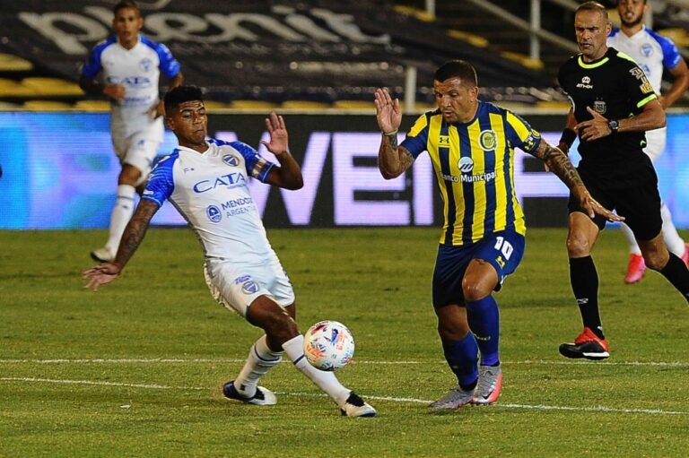 Central no logró cuidar la ventaja ante el conjunto de Sebastián Méndez. Télam.