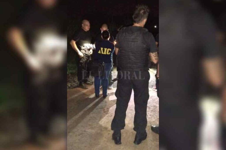 El personal policial tuvo una ardua tarea para acceder al lugar del hecho