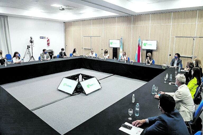 La vicegobernadora Laura Stratta presidió el encuentro en Paraná