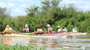 Caminos de Ríos. Una propuesta para aprender a remar en kayaks y recorrer las islas y el humedal