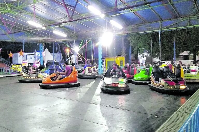 Los autos chocadores se convirtieron en el atractivo de todos. José Prinsich