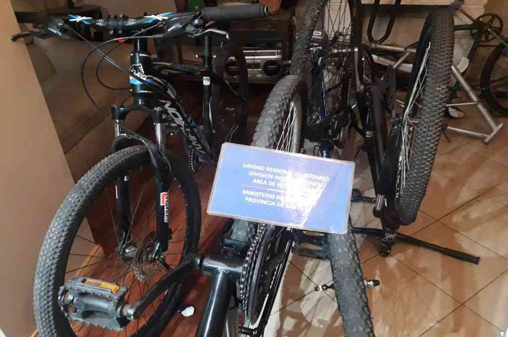 Parte de los elementos secuestrados durante el allanamiento. El Litoral