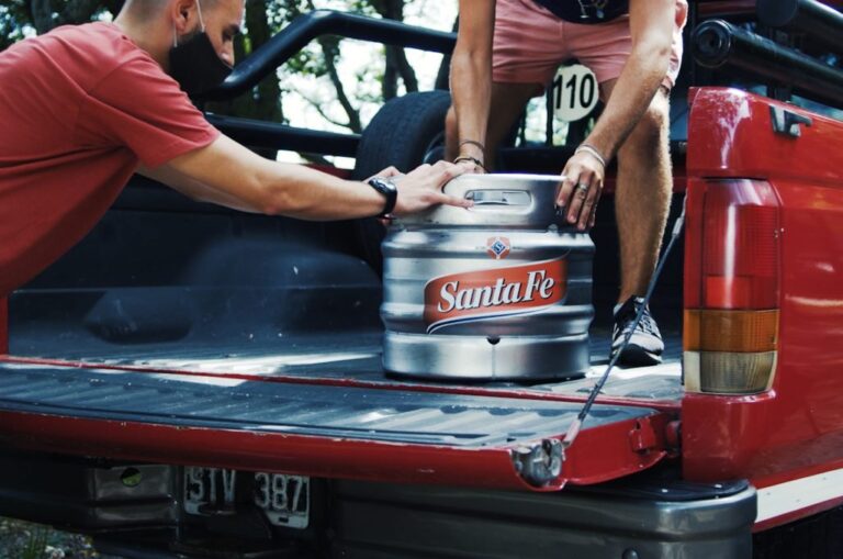 La Cerveza Santa Fe de barril respeta una política de calidad que nunca supera los 45 días desde la elaboración hasta el vaso. Gentileza.