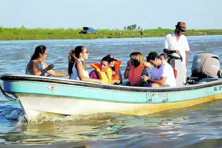 El grupo organiza caminatas guidas