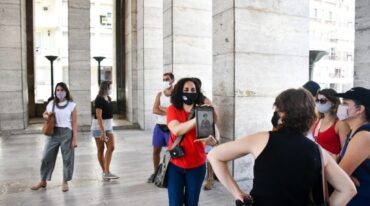 El recorrido incluye la Plaza 25 de Mayo