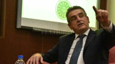 Agustín Rossi sigue en el gobierno nacional pero con mirada atenta a lo que ocurre en la provincia.    Guillermo Di Salvatore