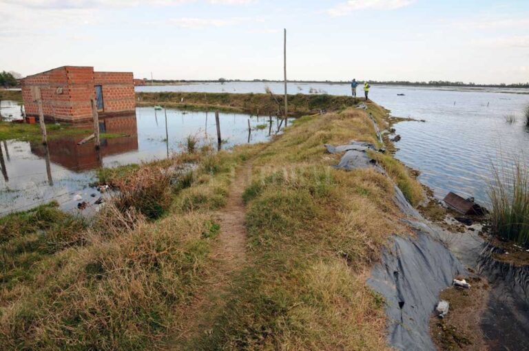 Crecida. La imagen de archivo corresponde a uno de los embates del río Paraná
