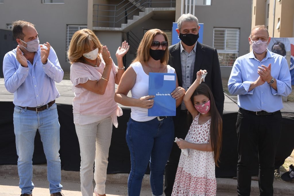 El jueves recibieron las llaves de sus viviendas 78 familias