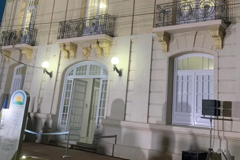 Majestuoso. El imponente Kadima