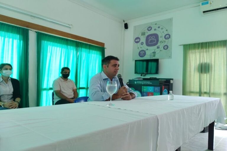 El intendente de Pueblo Belgrano dio una conferencia de prensa.