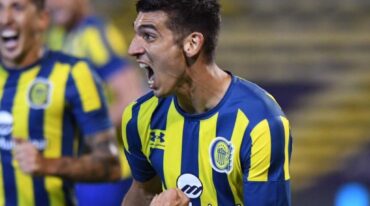 Martín Rabuñal festeja su gol de cabeza