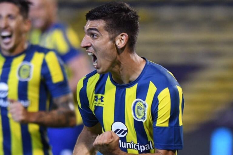 Martín Rabuñal festeja su gol de cabeza