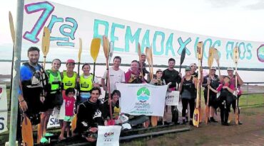 La llegada al puerto de Colón de todos los remadores durante la primera edición de la actividad en el año 2019.