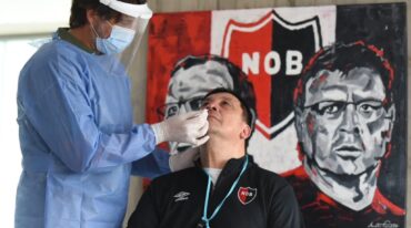 El entrenador se sometió a un control por la pandemia. Gentileza: prensa Newell's Old Boys.