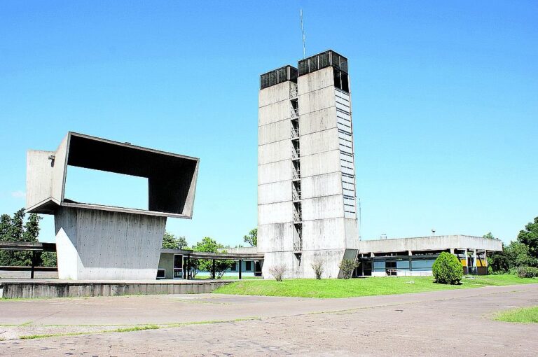 El proyecto arquitectónico de las torres fue desarrollado por el arquitecto Mario Roberto Álvarez