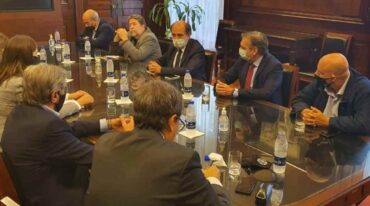 El salón de reuniones del Banco Nación fue el escenario del encuentro entre autoridades de la entidad y legisladores.     Twitter.