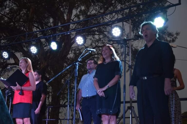 La cantante Cecilia Díaz fue parte del espectáculo 'Líricos a la Gorra' que
