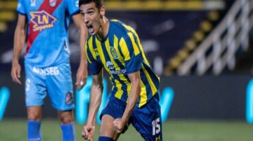 Martín Rabuñal en el festejo del gol en su debut con Central Gentileza