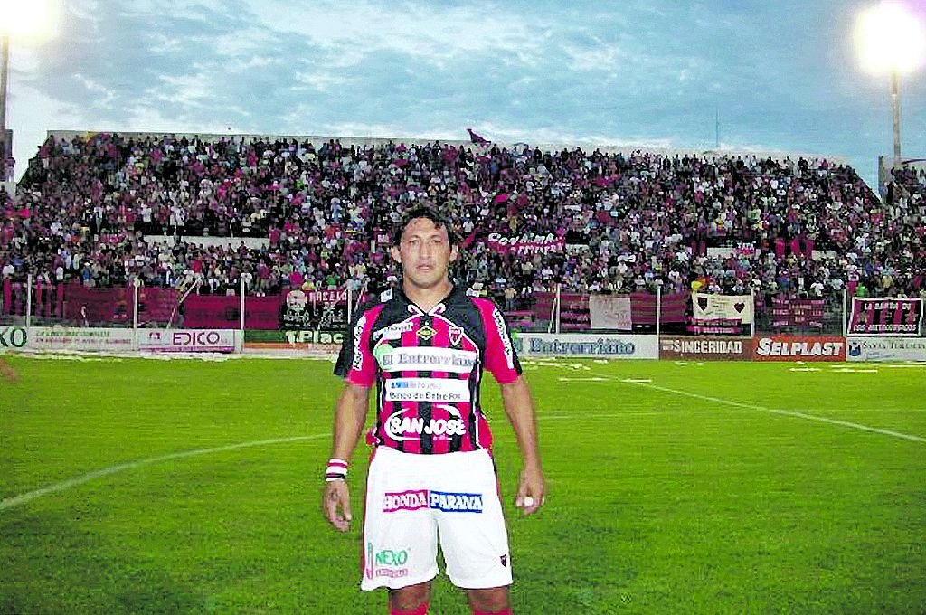 Con la camiseta de Patronato