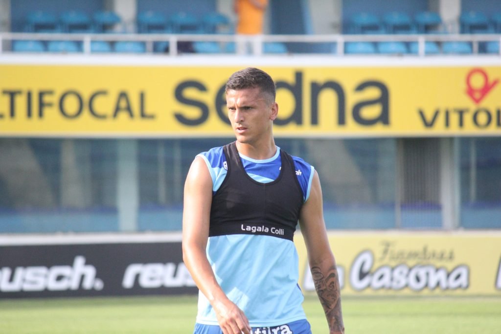 En el medio. El uruguayo Emiliano Romero