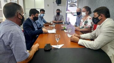 Funcionarios de las localidades del norte entrerriano valoraron la firma del convenio de un servicio esperado por los vecinos. Gentileza Municipalidad de Villa del Rosario