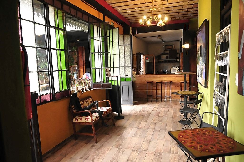 Una antigua casa puesta en valor para las actividades artísticas es la sede de Casa Boulevard / Sala Metamorfosis. Marcelo Miño